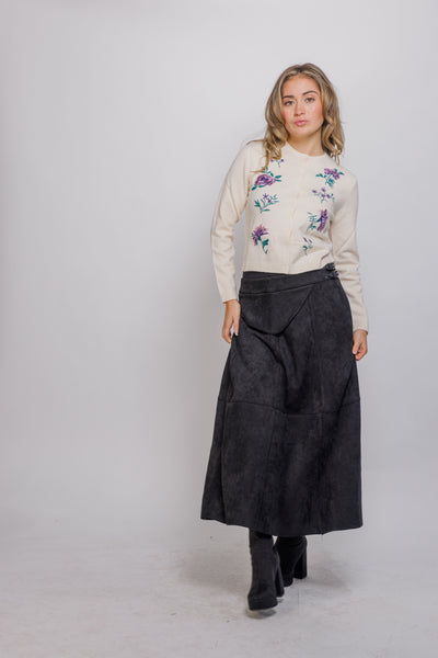 Cable Crewneck Cardigan w Embroidered Flowers